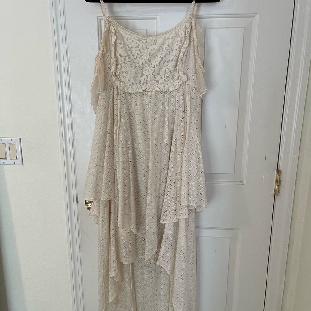 Poor condition but with a little TLC will look new again. I love this dress!